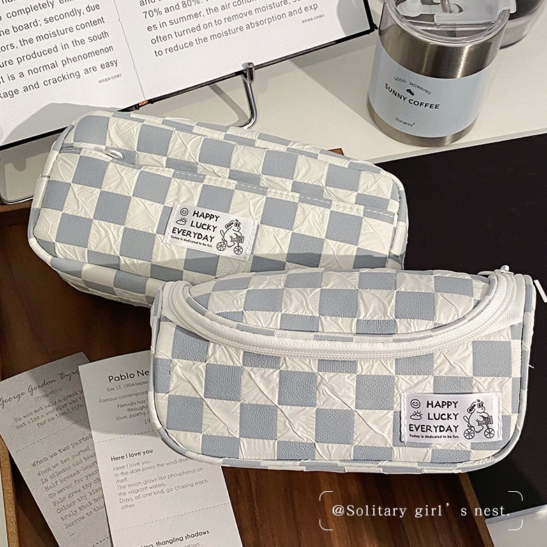 

KODE J17G Tempat Pensil Kotakkotak Krim Kapasitas Besar