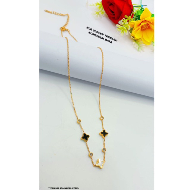 kalung clover kombi warna putih titanium stainless steel perhiasan wanita fashion