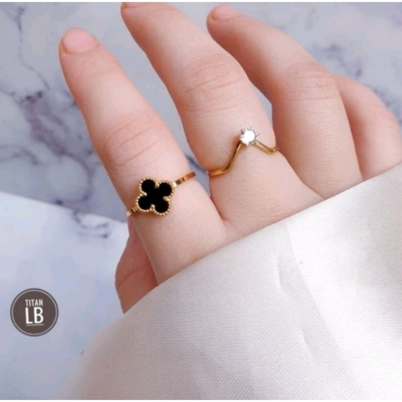 cincin titanium clover 2 in 1 titanium gold mata hitam