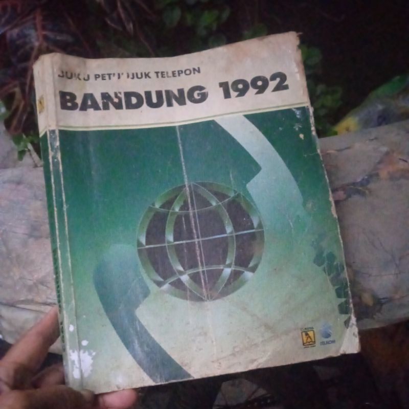 buku petunjuk telepon Bandung 1992 buku tebal 502 halaman buku jadul original