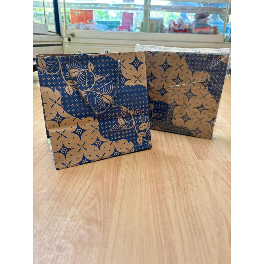 

Tas Kertas Kecil Motif (baca deskripsi sebelum membeli)