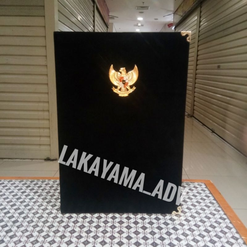 

map beludru warna hitam + garuda coating