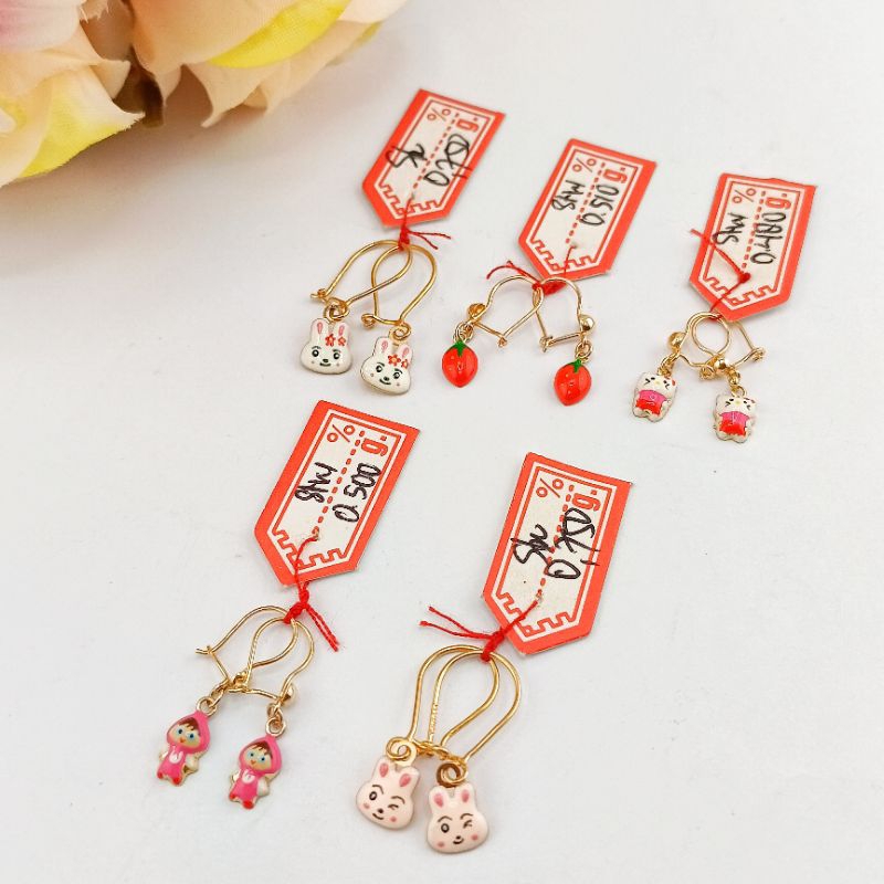 Anting anak emas karakter