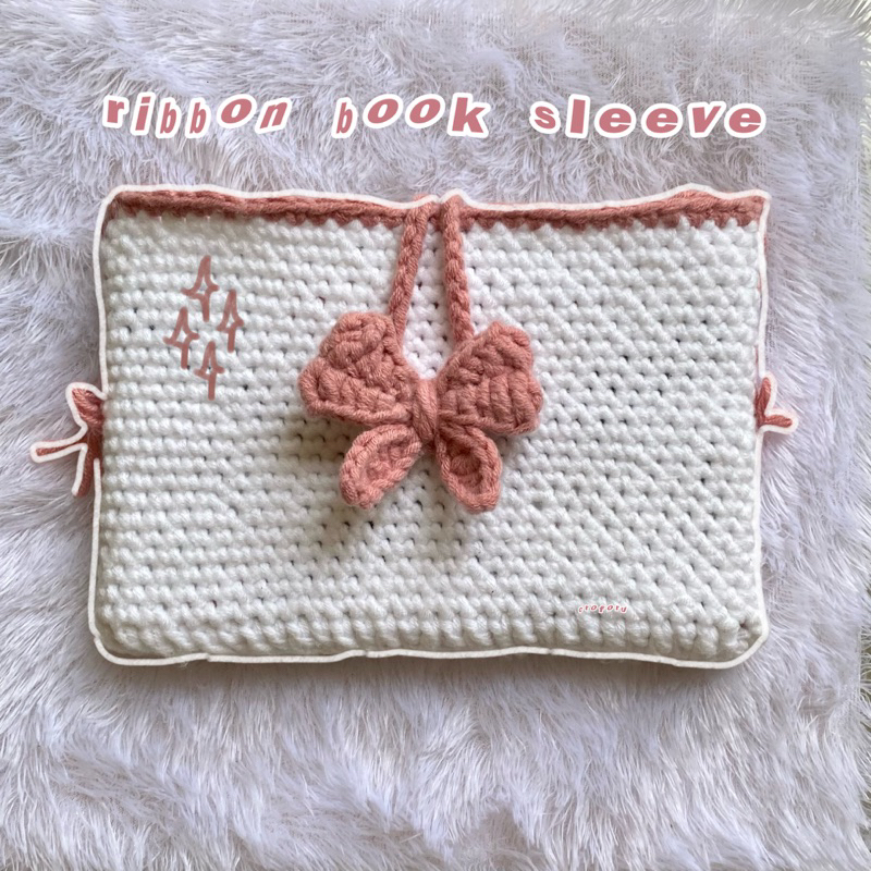 

FOURA Ribbon Book Sleeve Crochet