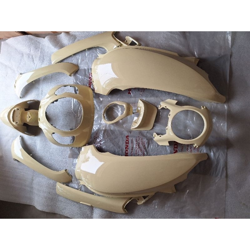 cover body bodi scoopy new 2023,2024 crem original