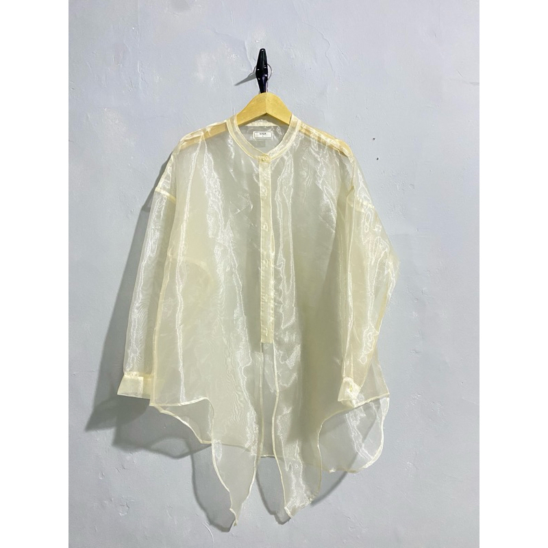 Preloved - Kemeja Organza Cream HAVA