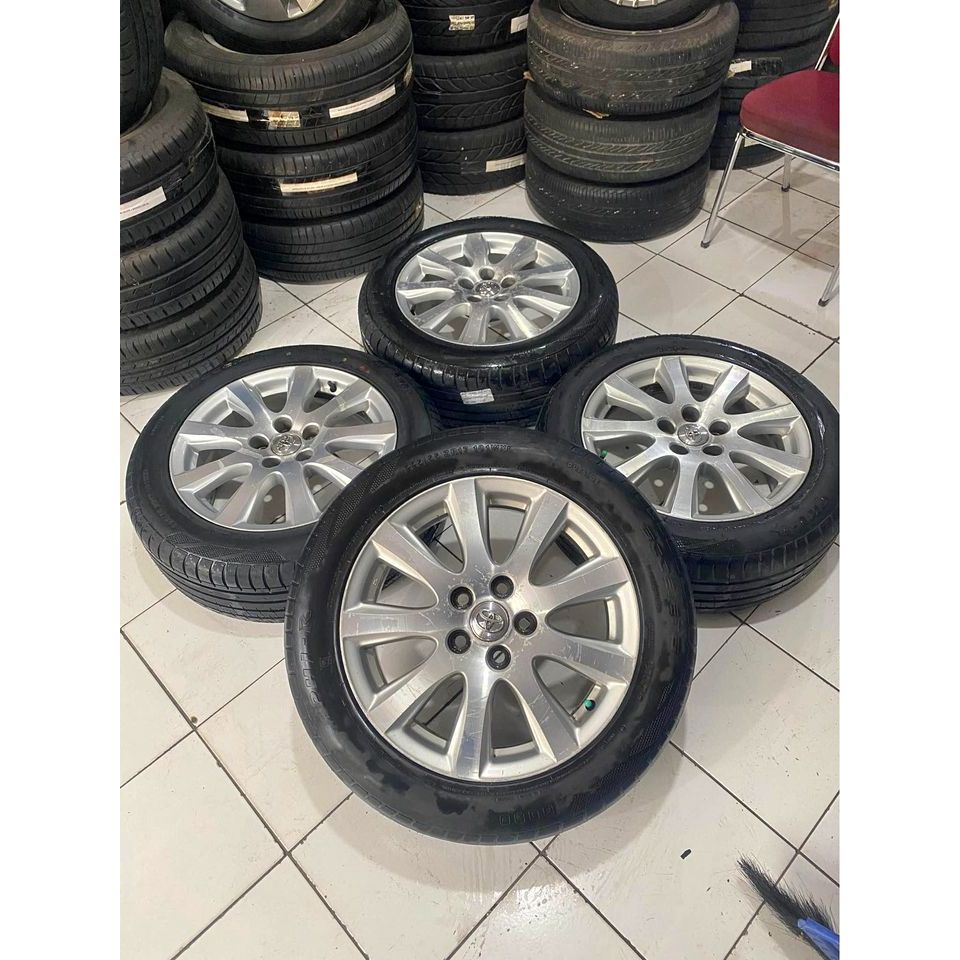 Velg Mobil Bekas Oem CAMRY R17X7 5X114,3 ET 45 Silver