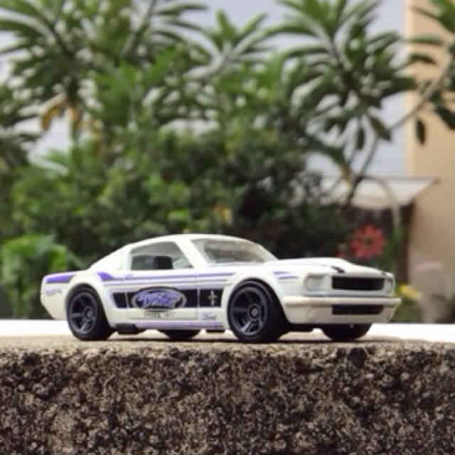 HOT WHEELS MUSTANG FASTBACK