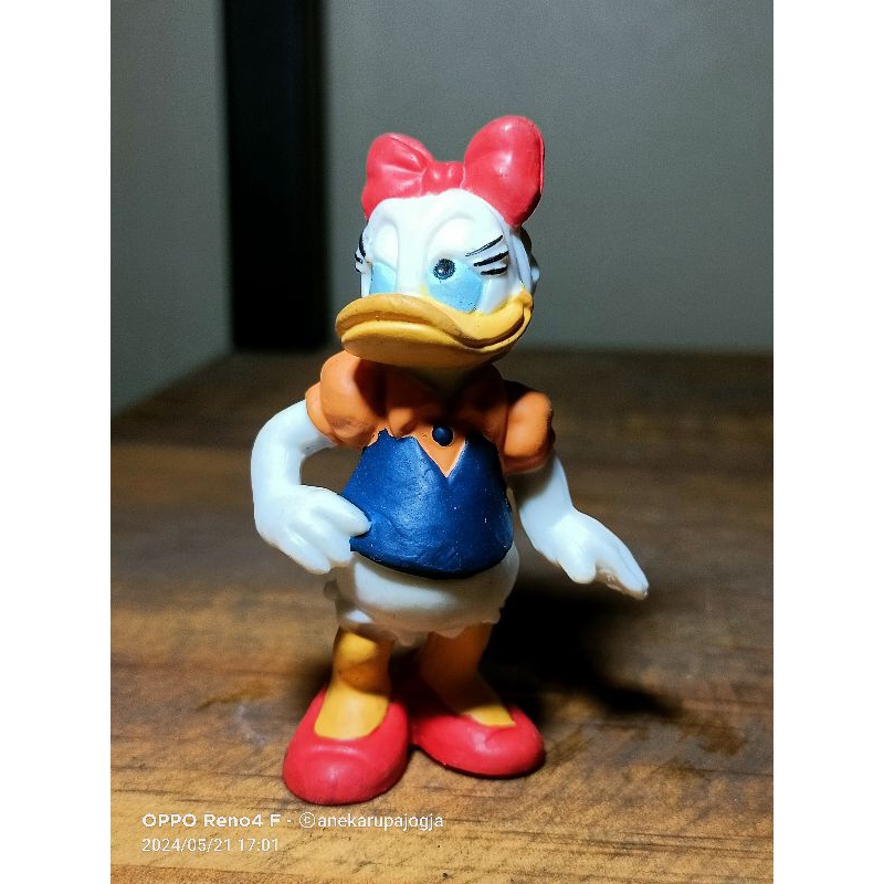 action figure donald duck daisy donald bebek