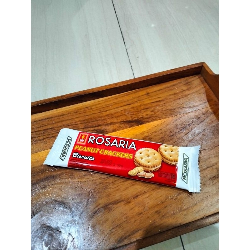 

ROSARIA Biscuit Peanut Crackers Dengan Krim Kacang UBM