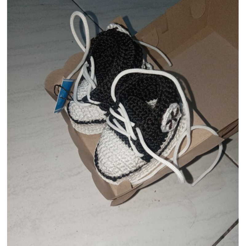 sepatu bayi rajut cowok converse