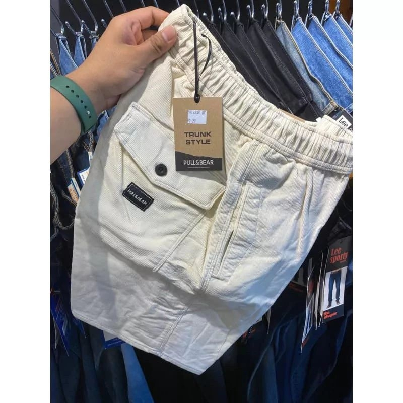 CELANA PENDEK PRIA CORDUROY PULL&BEAR