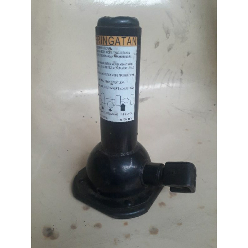 DONGKRAK mobil IZUSU traga