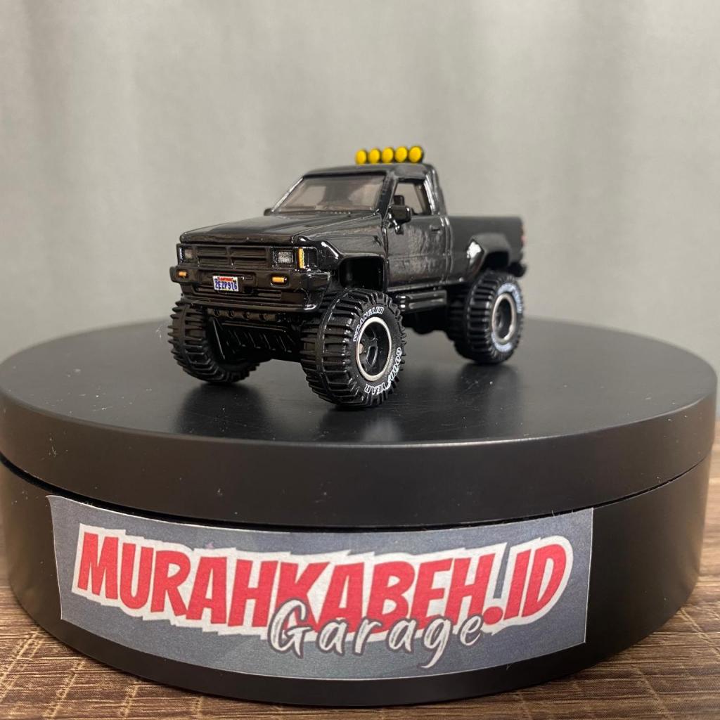 Hot Wheels Premium 1987 Toyota Pickup - Replica Entertainment Back to the Future 2023