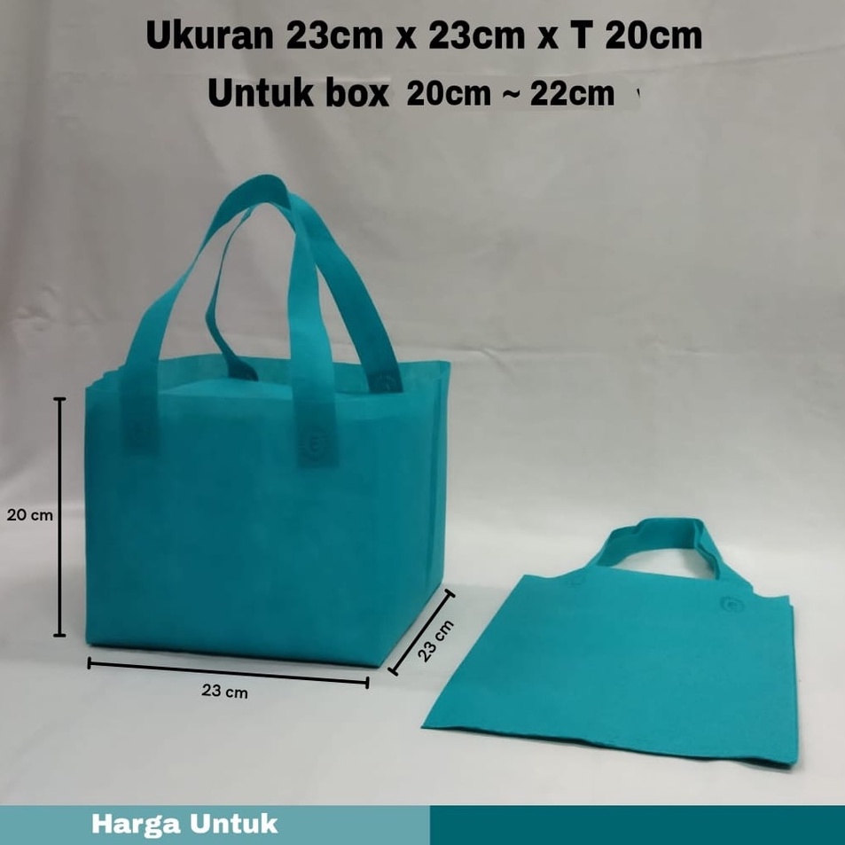 

Mewah Tas Spunbond Kotak Ukuran Luar 23cm x 23cm x T2cm Untuk Box 22x22 cm