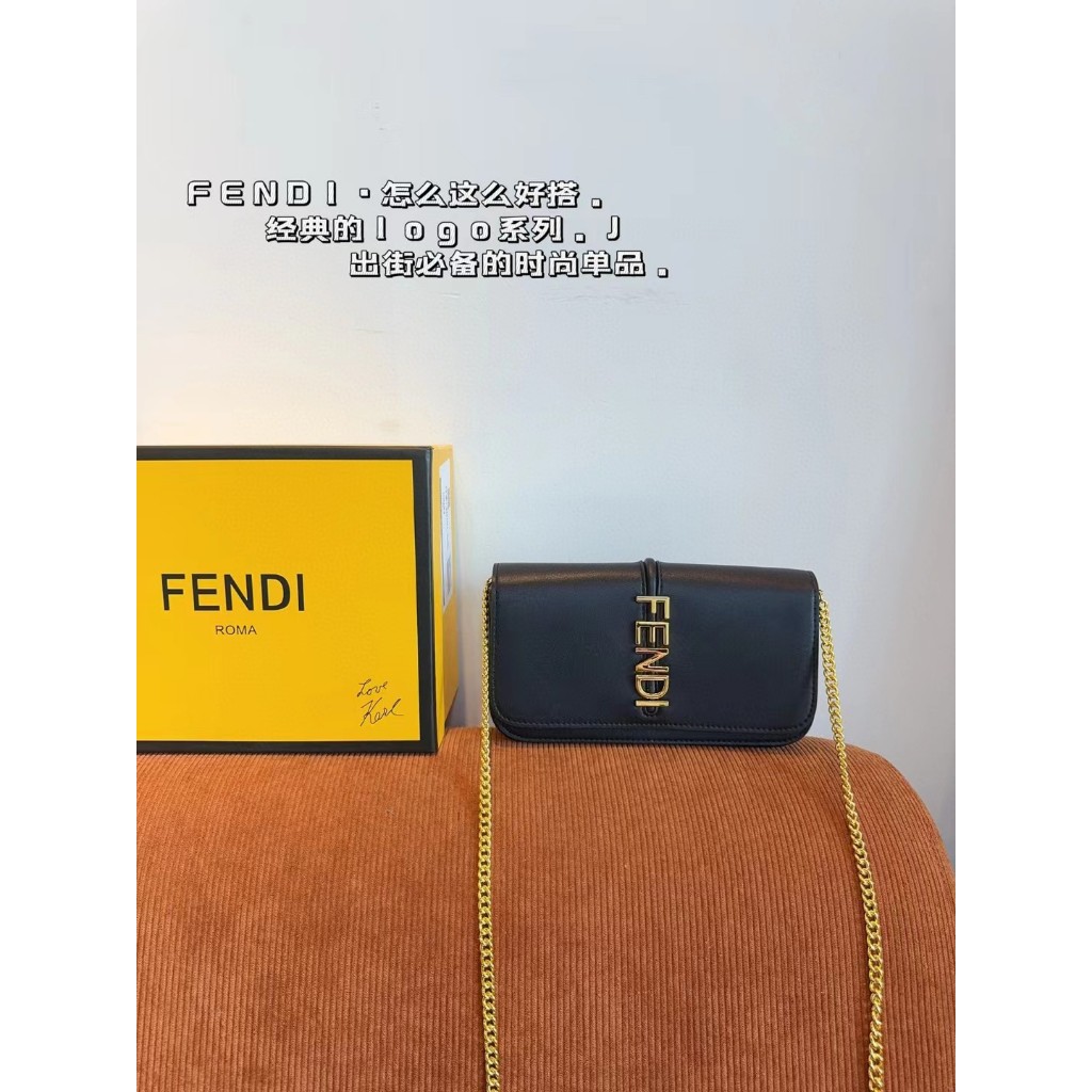 Fendi new classic versatile clutch bag, crossbody bag