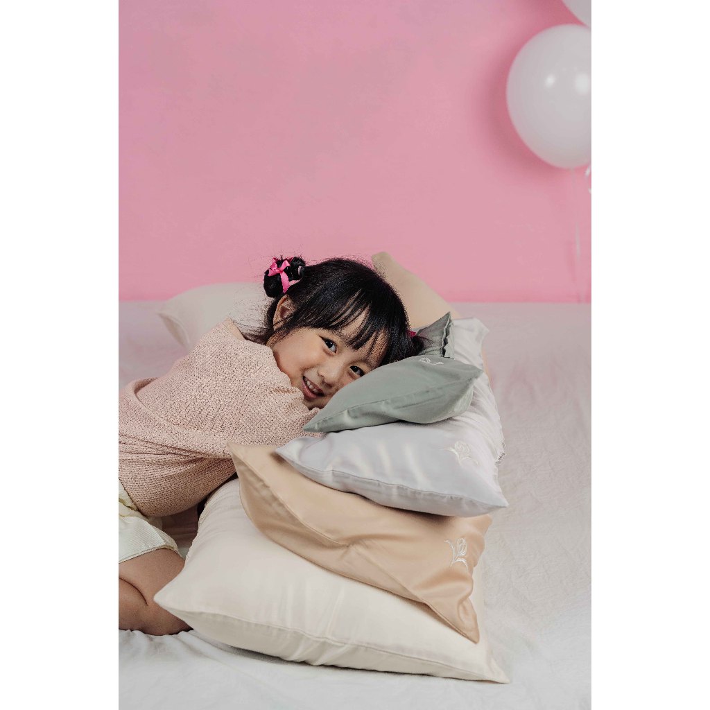 Roemah Sprei Prive Butterfluff Hugging Pillow