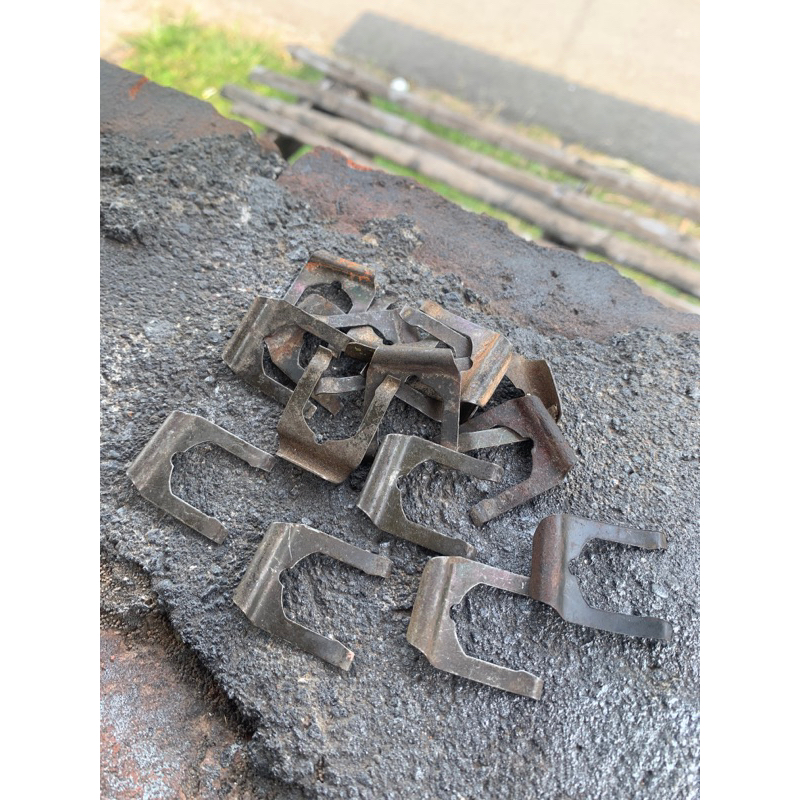 Klip kancingan kunci tangki gl 100 original copotan Spi spie klem pengikat Klip kunci tutup tangki h