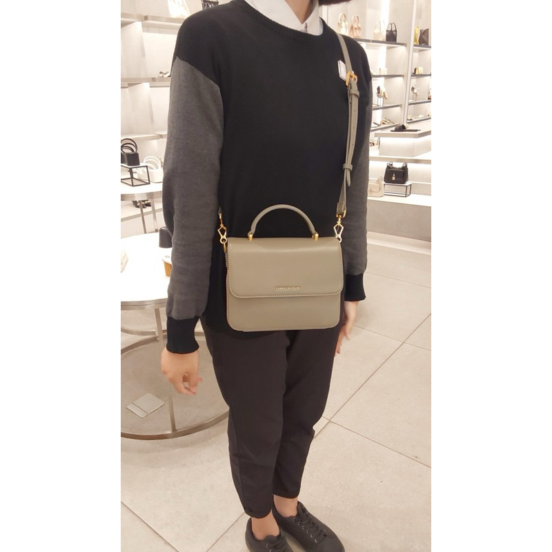 Tas wanita selempang charles&keith original