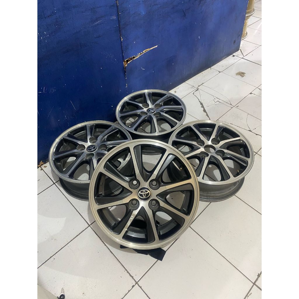 velg mobil bekas ORI CALYA ring 14 hole 4x100 buat agya sigra ayla