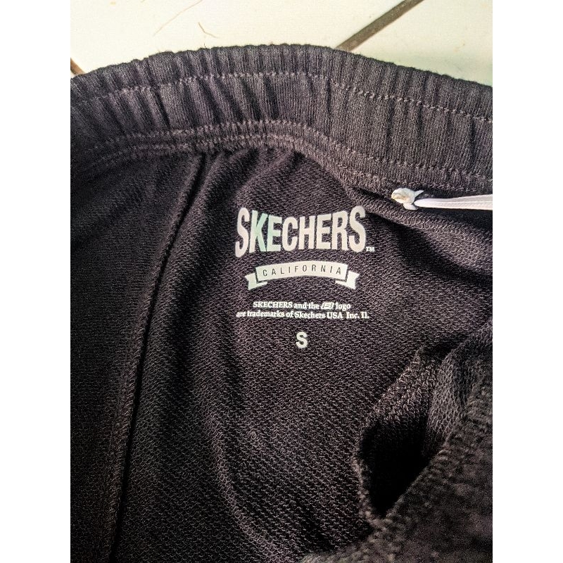 Skechers training size S