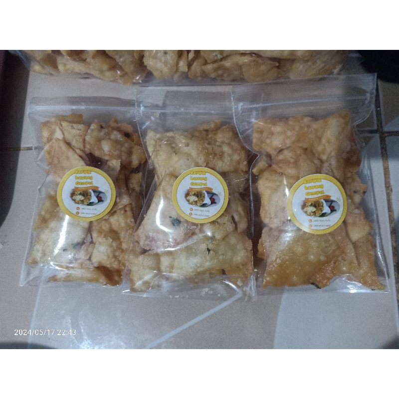 

Keripik bawang gempol / pangsit / kue bawang / kue asin