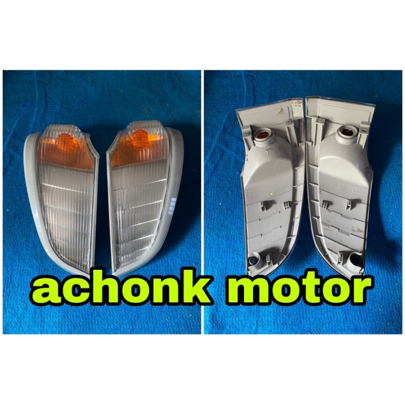 lampu sein lampu reting bagian depan kanan kiri Mitsubishi canter
