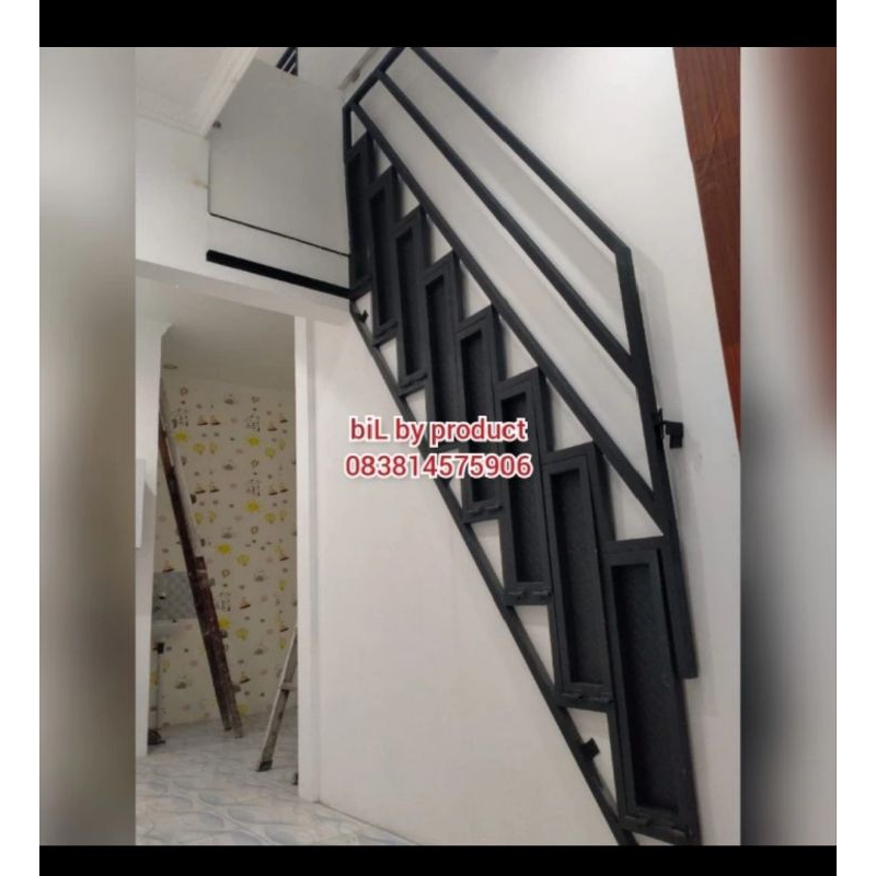 Tangga lipat. Tangga dinding. Tangga besi. Tangga