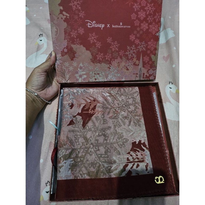 [Bisa Shopee Video] Preloved Buttonscarves Disney Brunette