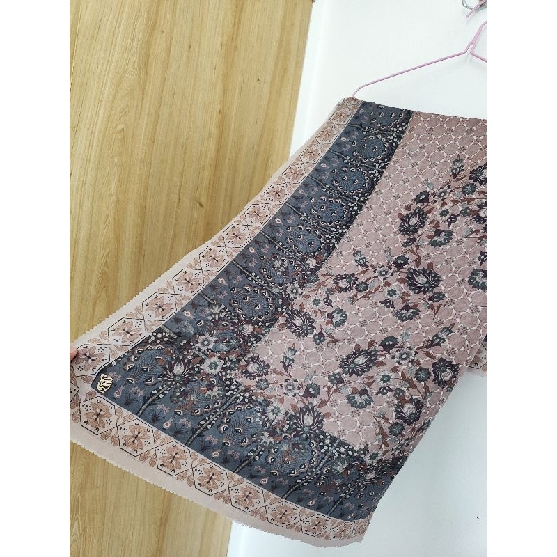 preloved heavenlight scarf HL x dwihanda bukan heaven lights HL wearing klamby wk heaven lights hl g