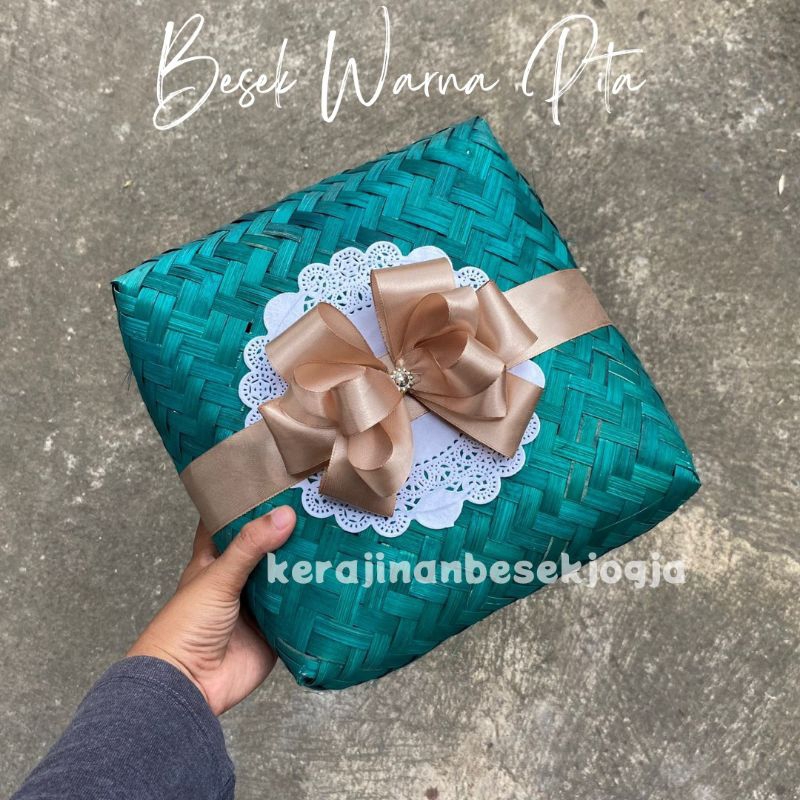 

BESEK WARNA PITA | besek bambu besek jogja grosir besek besek warna besek pita