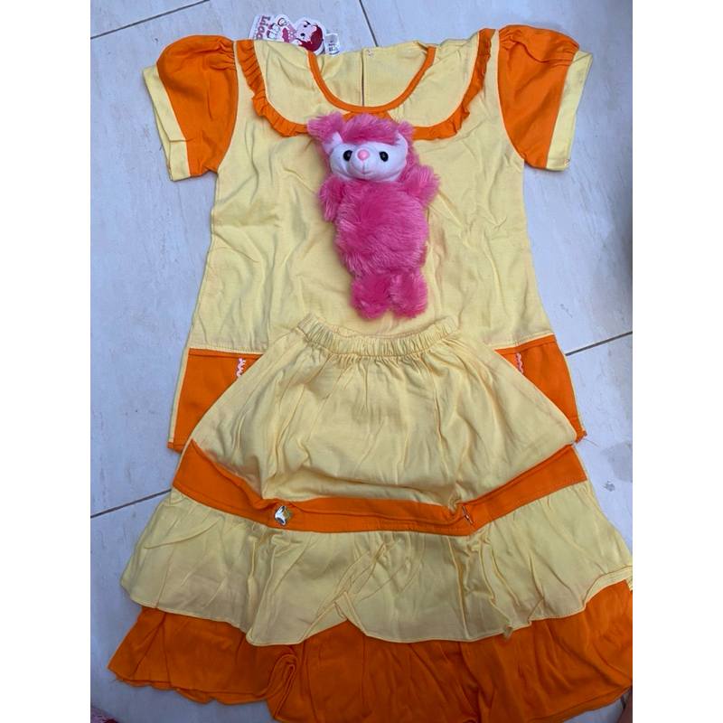 BAJU SETEL ANAK BONEKA KUNING ATAS + ROK /KADO ANAK/BAJU ANAK