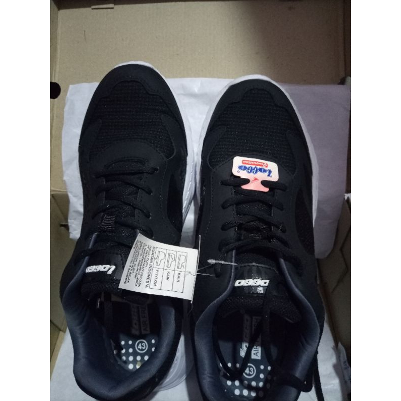 SEPATU LOGGO