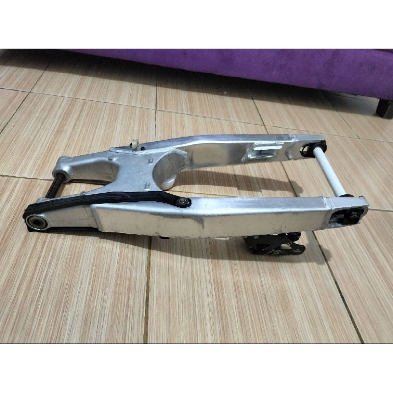 Swing Arm Honda CRF 250 R SE COPOTAN ORIGINAL SECOND