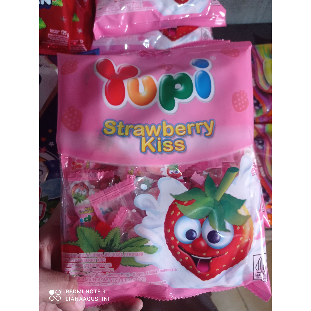 

Permen Gummy Yupi Strawberry 120gr