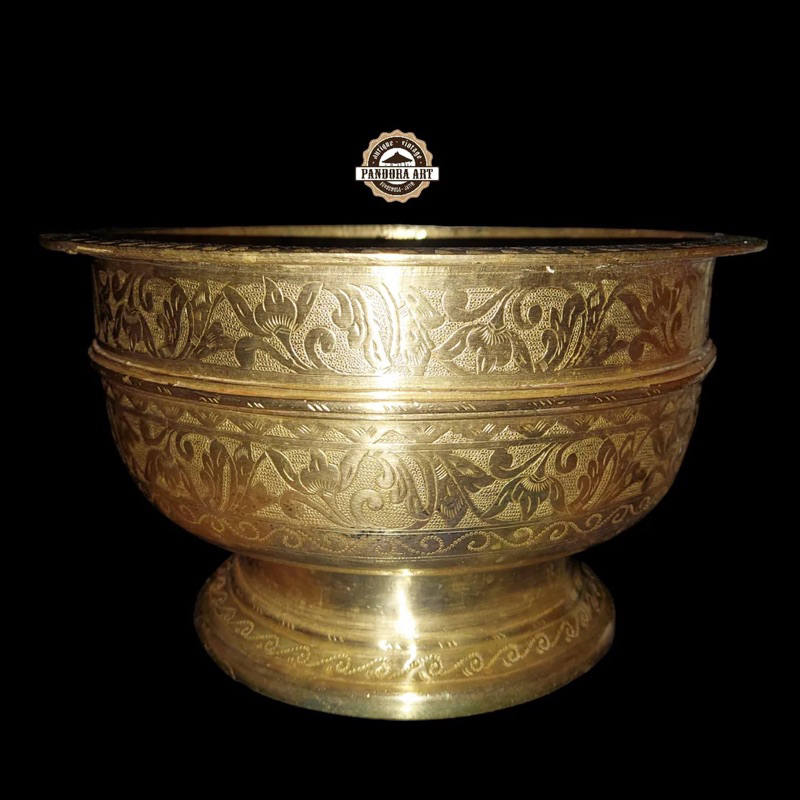 Bokor ukir kuningan lawas size BESAR ( B472 )