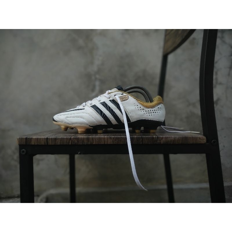 Sepatu Bola Adidas Adipure 11Pro FG