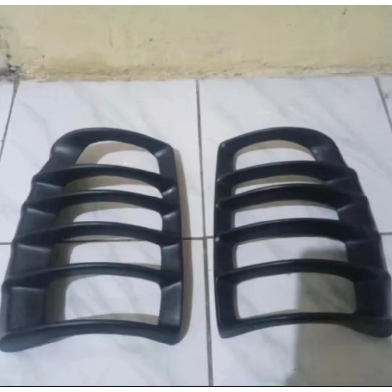 Garnis lampu belakang/pelindung stoplamp belakang variasi Opel Blazer