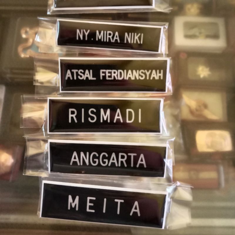 

NAMA DADA | NAME TAG | LIS PUTIH