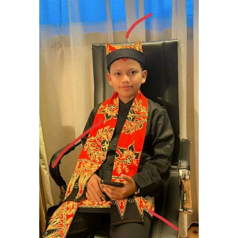 Baju adat Thulik Banyuwangi