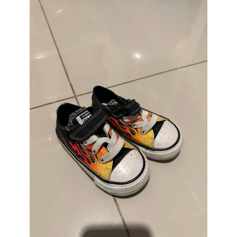 Preloved sepatu Converse anak/toddler. Flame edition