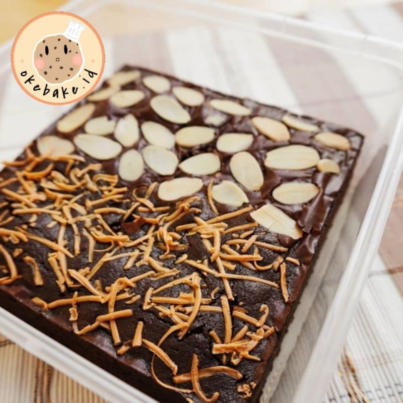 

Fudgy Brownies Panggang 14 x 14 x 3 cm || Coklat Almond Keju || OKEBAKE || (PREORDER) [SBLM BELI BACA DESC]