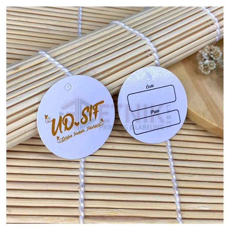 

FREE DESIGN !!! Hang tag tipis 310gsm label/tag pakaian murah