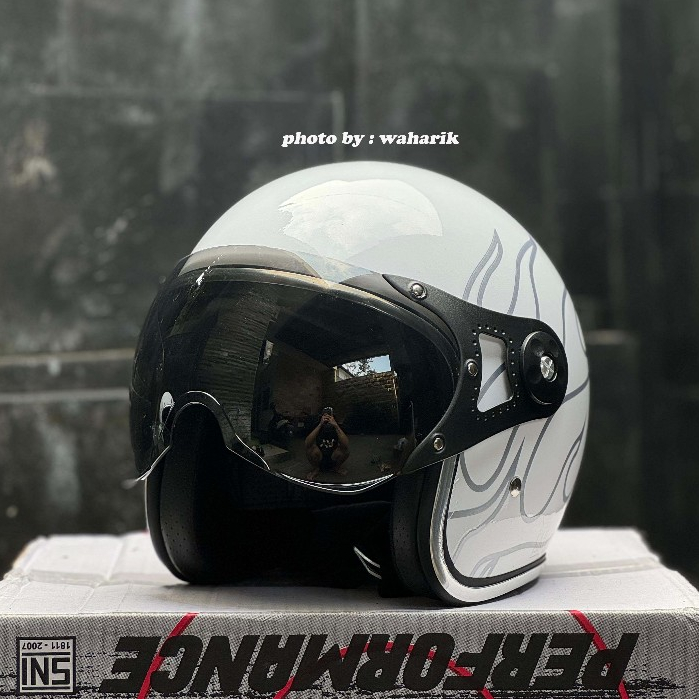 Helm Vespa Retro Justin Bieber