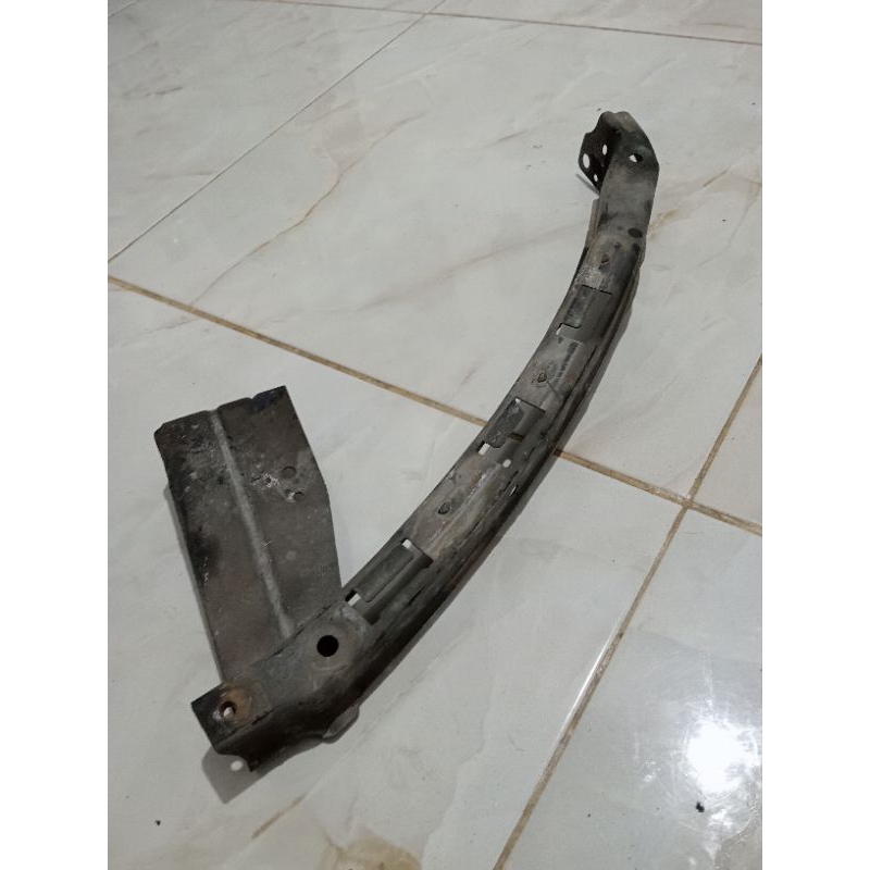 breaket lampu depan kiri Honda stream facelift