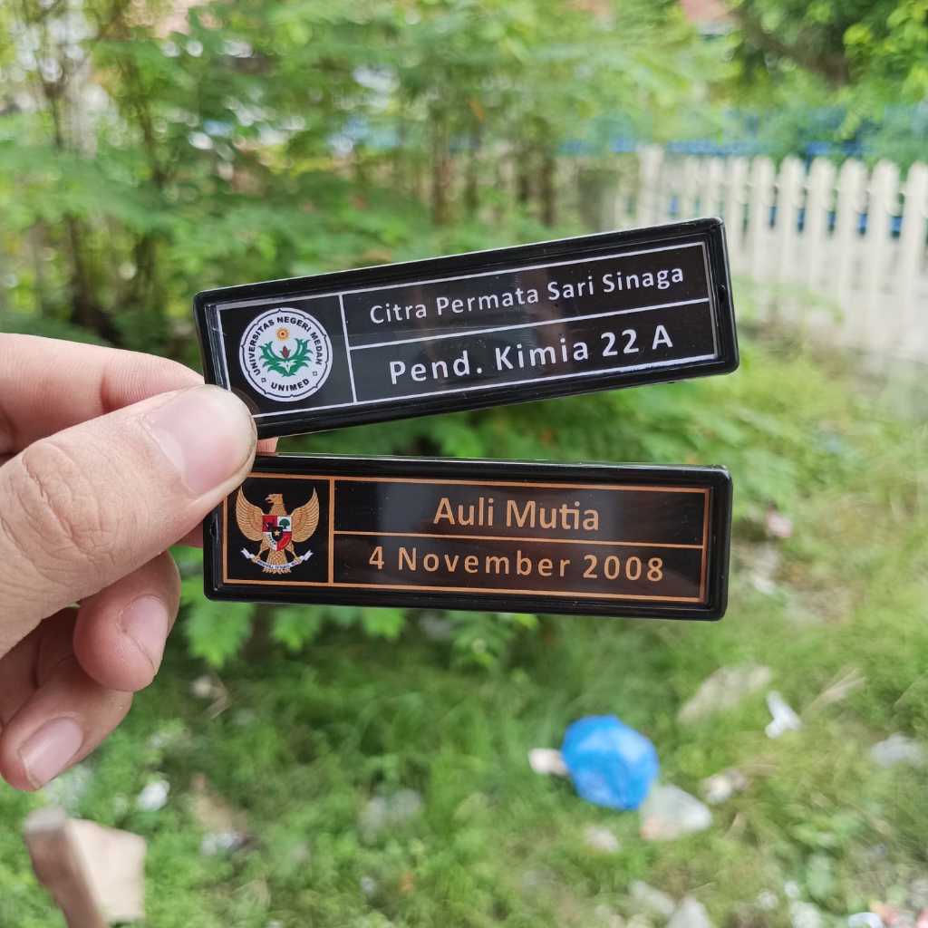 

Bed Nama | Papan Nama Akrilik Hitam / NameTag Peniti & Magnet Insert Paper