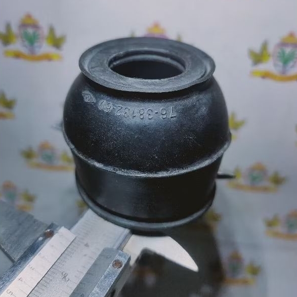 76-38132-60 Karet Ball Joint Bawah Toyota Innova Lama Original