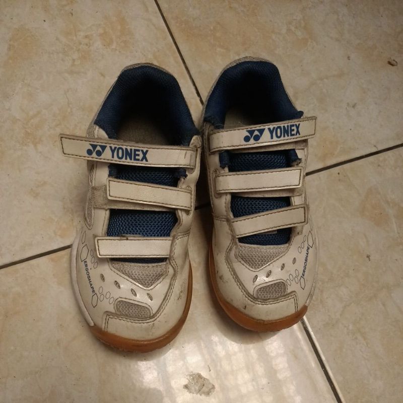 sepatu yonex badminton size 34 ori