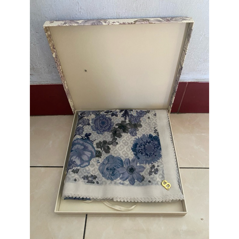 Buttonscarves Blume Overcast PL