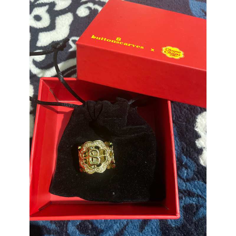 RING BROOCH BUTTON SCARVES